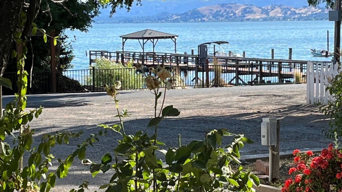 Nice Cabin | ALL INCLUSIVE AMENITIES &TAX.Kayak,SUP,Pedal Boat,PingPong, Pickleball,Movie Nt