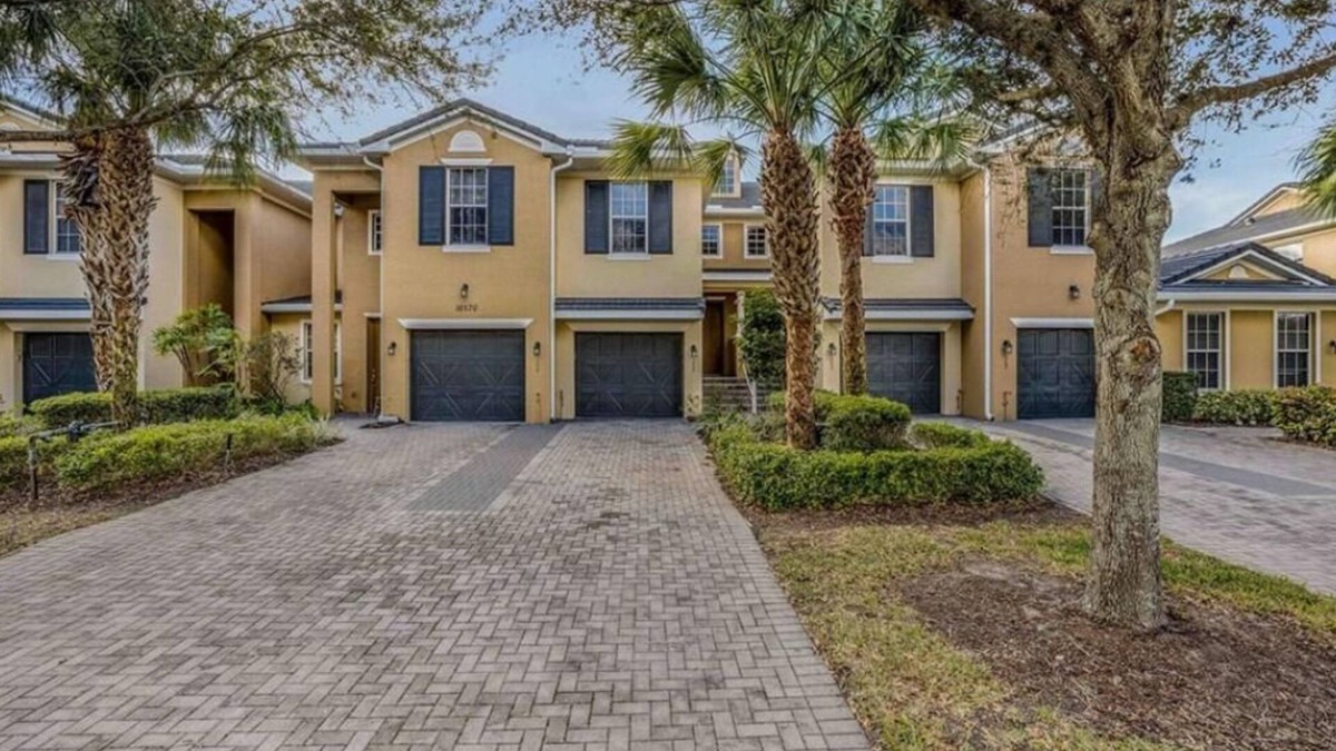 River Hall Condo | All inclusive golf resort in a 3bed 2bath turnkey condo with a lake view!