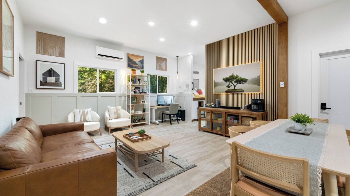 Lakeside House | ALL NEW! - The Barnhaus! Pet Friendly with Hot Tub & Trails to the Lake!