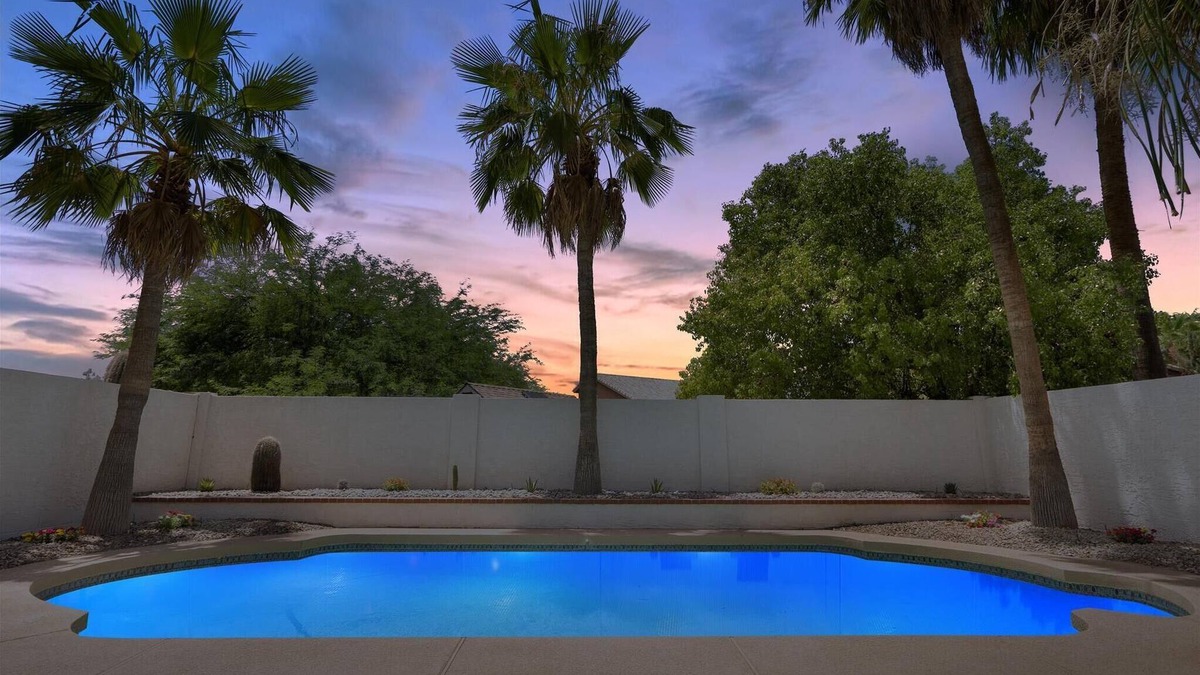 Chandler House | ✈︎All NEW Tropical Smart Home w/✦Pool ✦Grill✦82"TV