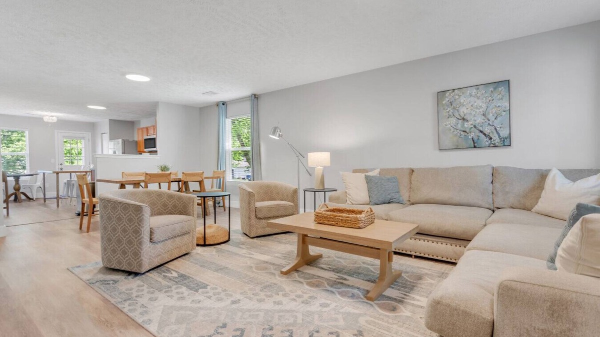 Thompson's Station Apartment | All on One Level | Big Sofa, Clean & Quiet Stay