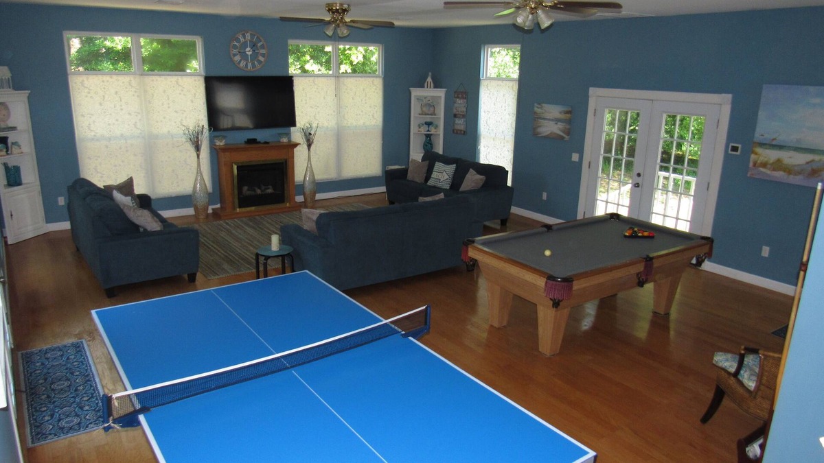 Ocean View House | ALL SEASON FUN! OPEN LAYOUT~XL REC RM~TENNIS/POOL TBS~HOT TUB~FIRE PIT~GRILL~FPs