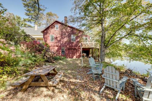 Bradford House | All-Season Lakefront Escape 8 Mi to Mount Sunapee