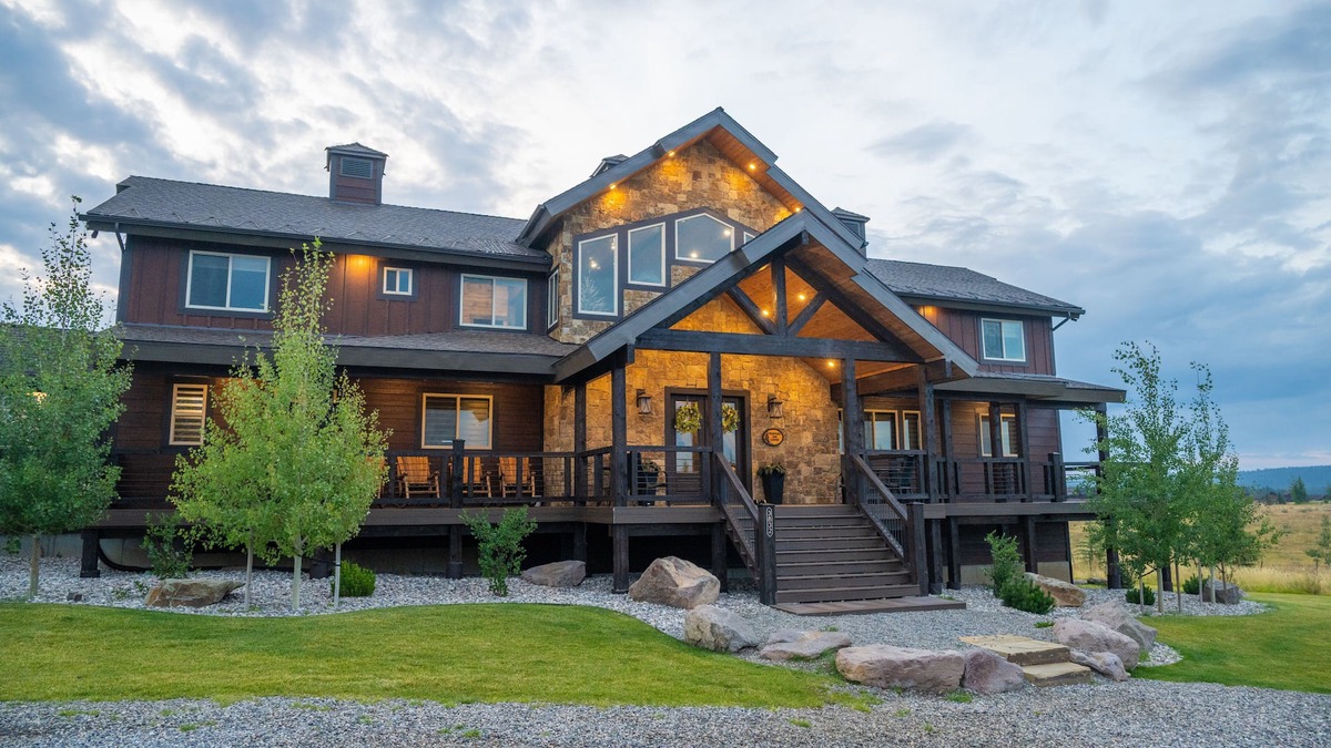 Island Park Cabin | All-Season Luxury MTN Retreat @ Lake w/Hot Tub, Sauna & Near Hiking Trails, YNP