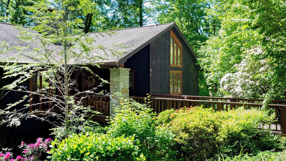 Sapphire Cabin | All-Season Mountain Retreat with Resort Access