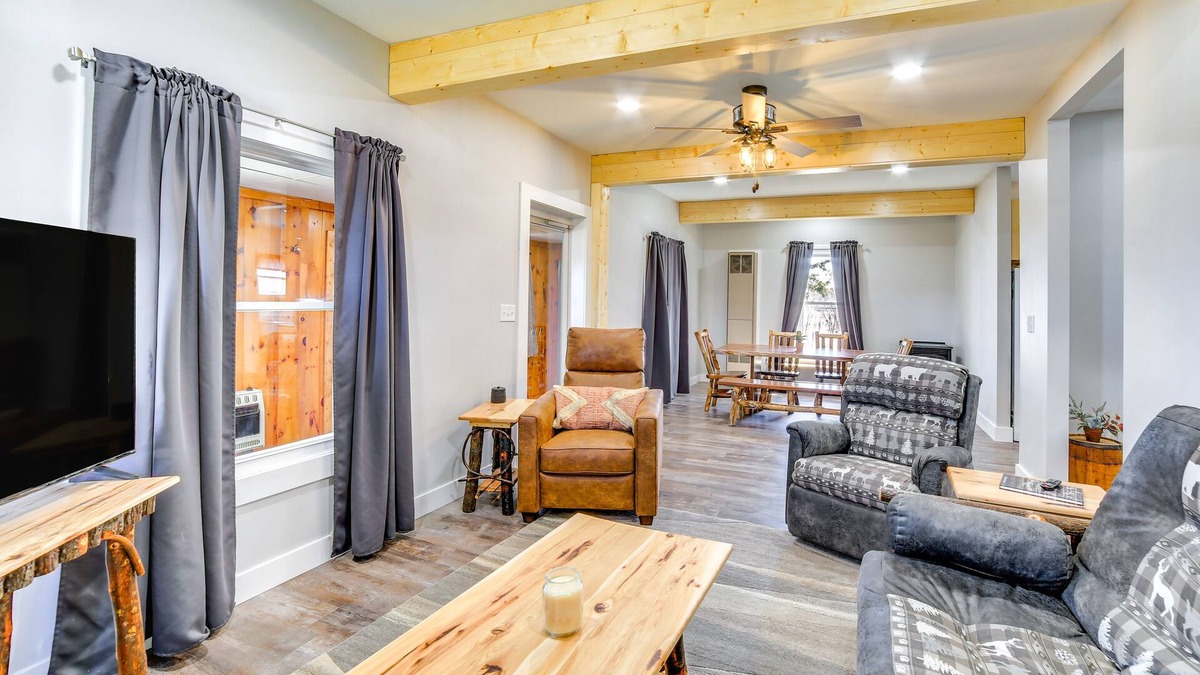 Seney House | All-Season Seney Home w/Private Yard & Fire Pit!