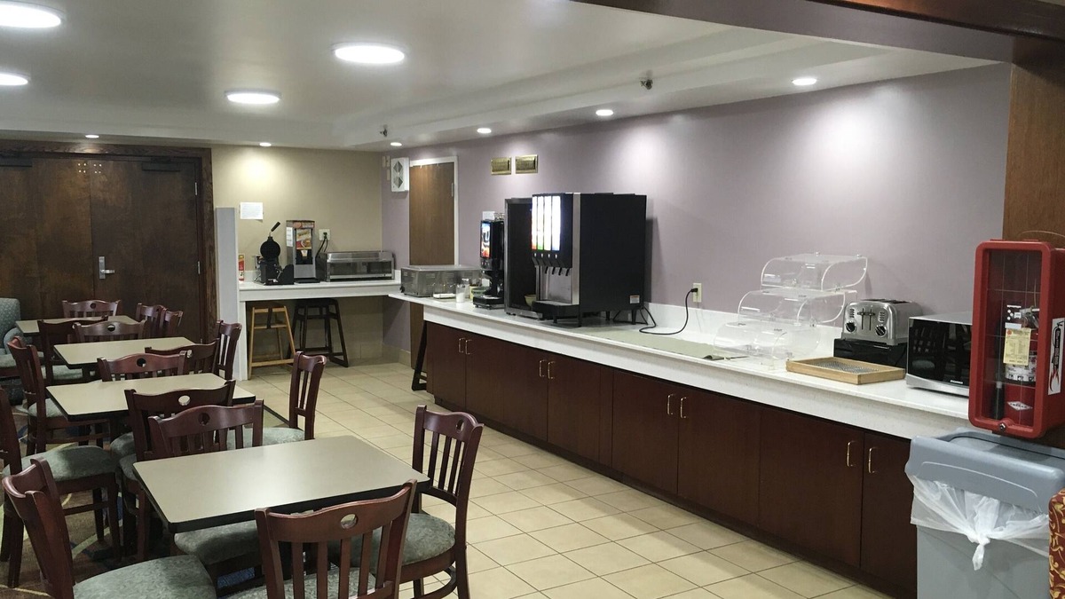 Smithfield Hotel | All Seasons Inn & Suites