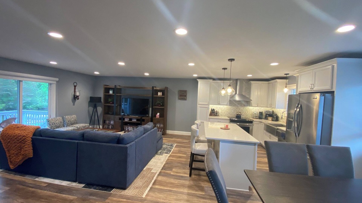 Fenton House | All-Sports Lake House. Relax, BBQ, Dock, Deck and Boat Rental