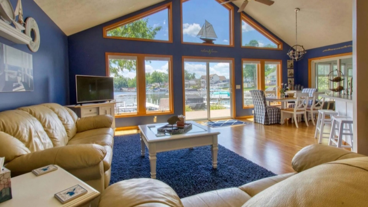 North Webster House | All-Sports Lakefront, Pier/Slip, Kayaks, 3Bd/2.5Ba, Sleeps 10