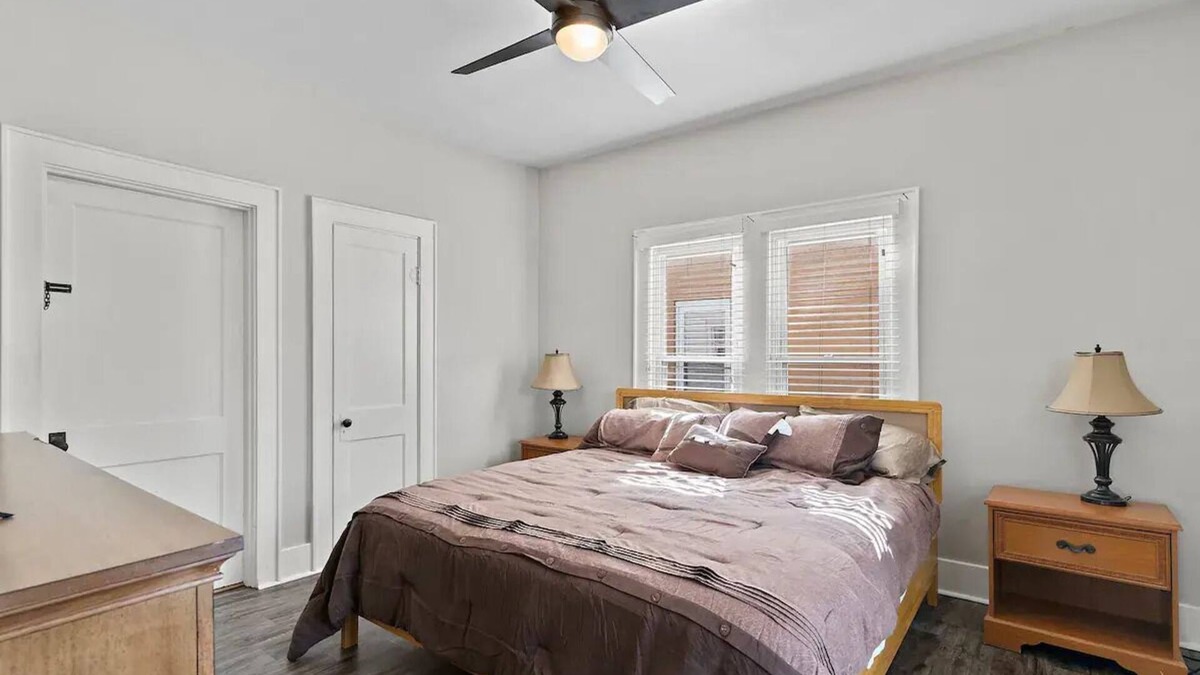 Carrollton House | ALL THE COMFORTS OF HOME!n