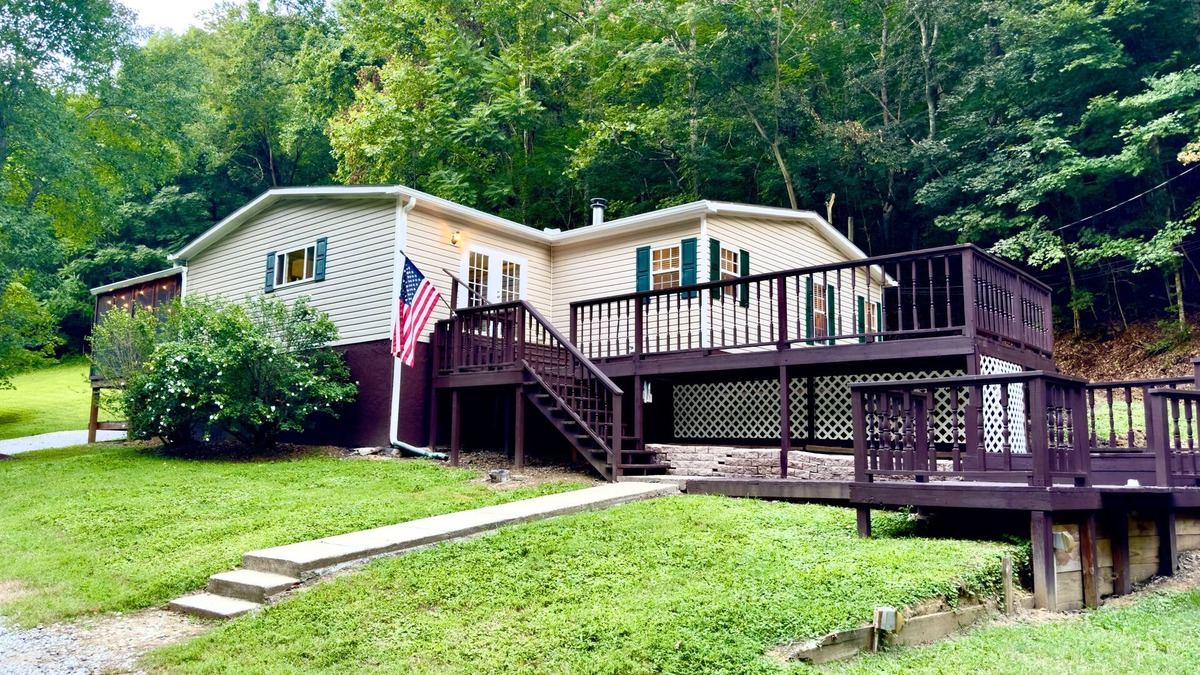 Bellevue House | All the excitement of Nashville AND a quiet retreat to recharge & re-energize!