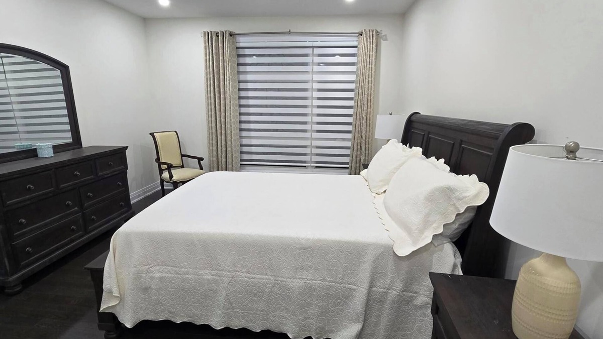 Vaughan House | All the luxuries of Home, 25mins to Airport & 5kms to Canada's Wonderland!n