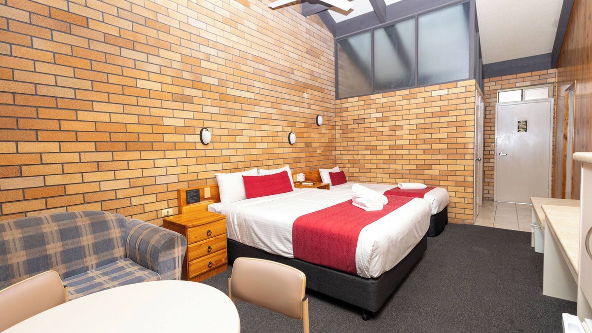 Coonabarabran Hotel | All Travellers Motor inn