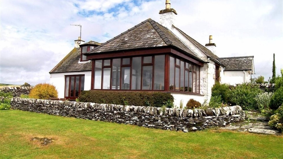 Kirkcudbright Cottage | Allanhead Cottage - a cottage that sleeps 8 guests in 3 bedrooms