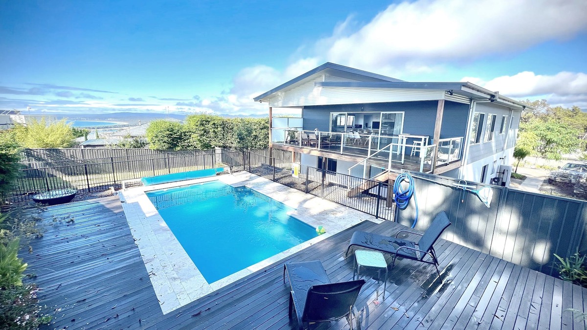Mirador House | Allawah -5 bedroom luxury home - private pool -5+ nights