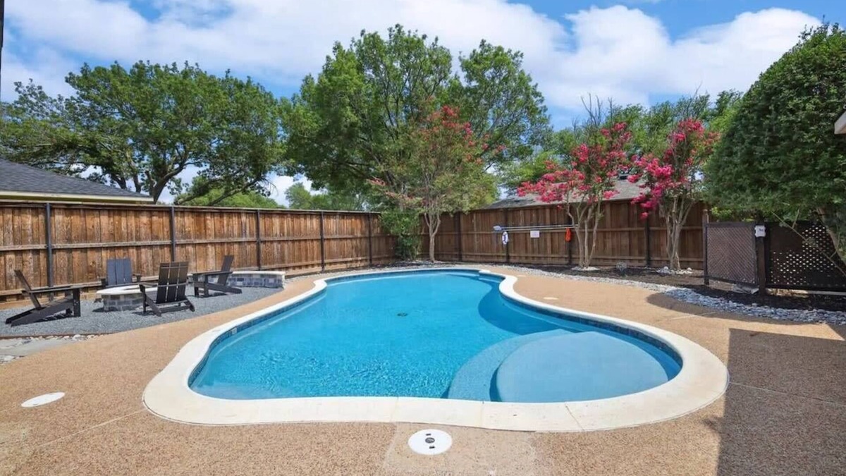 Allen House | Allen Abode - 4 Bedrm. Pool, Fire Pit , Charm
