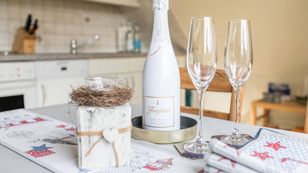 Suden Apartment | Allergy-friendly holiday flat 'Bi uns to hus - Morgensünn' with terrace, garden and WLAN