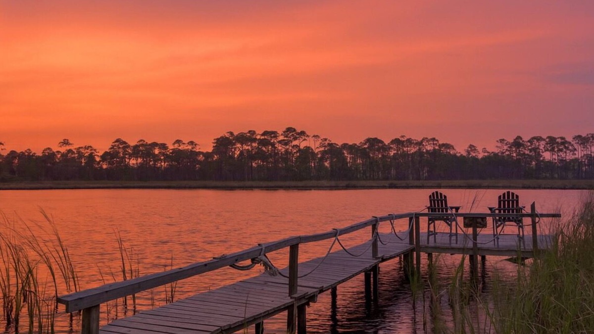 Alligator Point House | Alligator Point & Paddle. Pond home- Short walk to the beach.