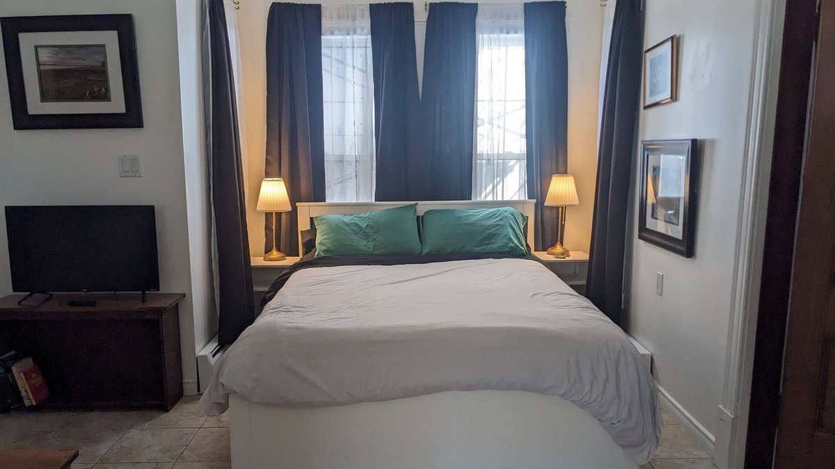 Wolfville Apartment | Alligator Suite - downtown Wolfville