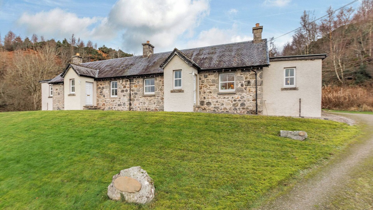 Newtonmore Cottage | Allt na Criche - UKC5762