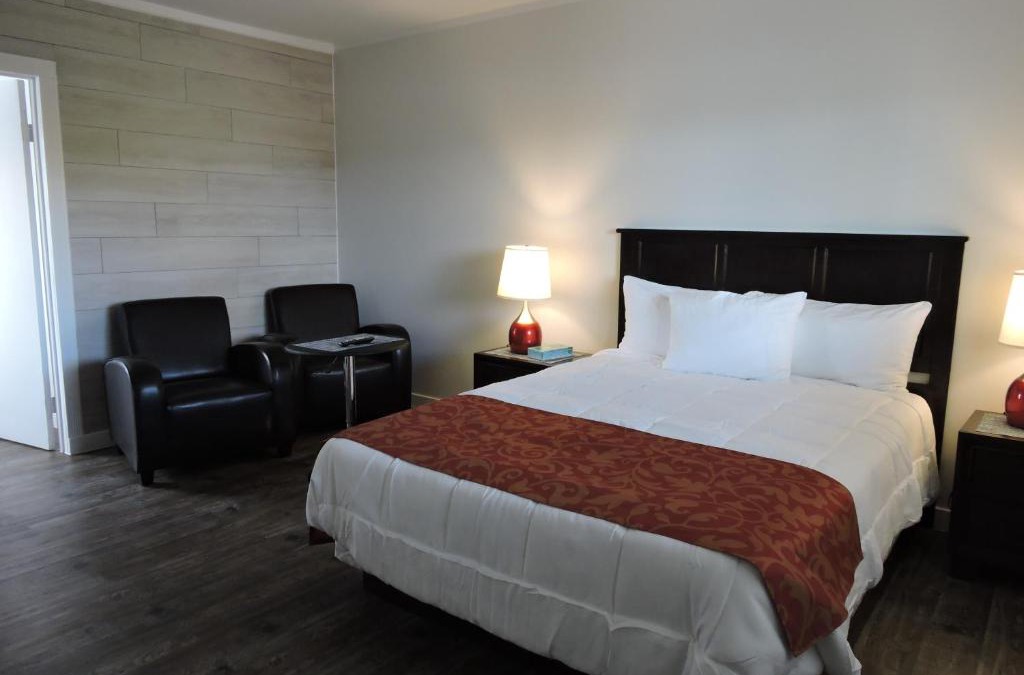 East Kootenay Hotel | Almo Court Motel