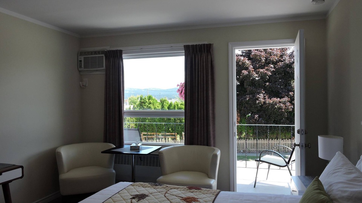 East Kootenay Hotel | Almo Court Motel