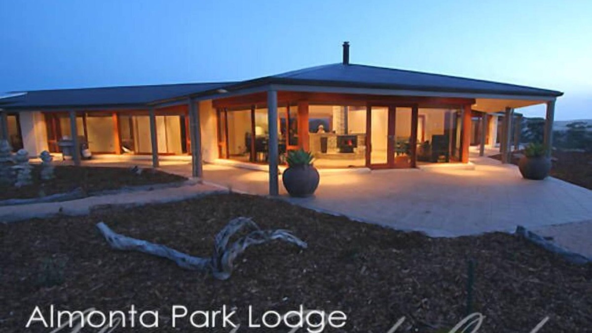 Lake Wangary Cabin | Almonta Park Lodge