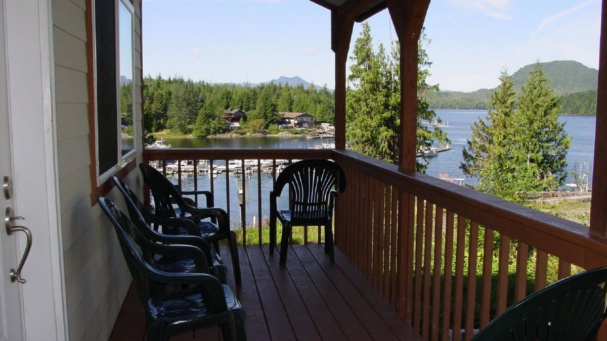 Ketchikan House | Almost Home VR 5-Bdrm, 5 Bath overlooking Knudson Cove Marina. Fishermen welcome