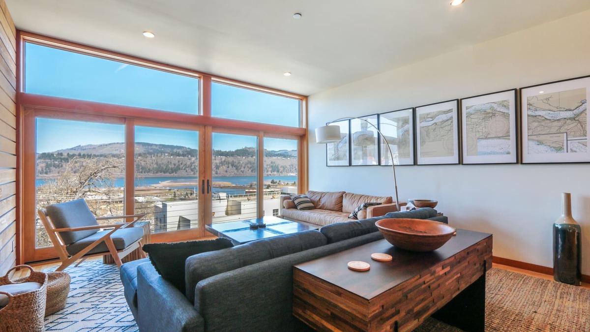 Hood River House | ALOFT Amazing Views, Rooftop Deck, Steps to Downtown!