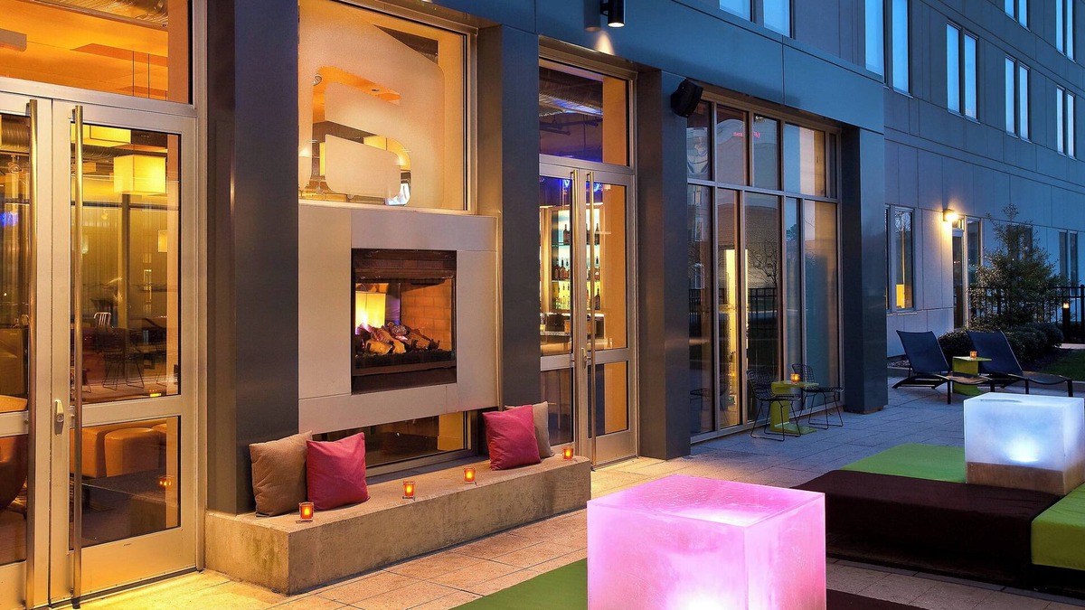 Greenbrier East Hotel | Aloft Chesapeake
