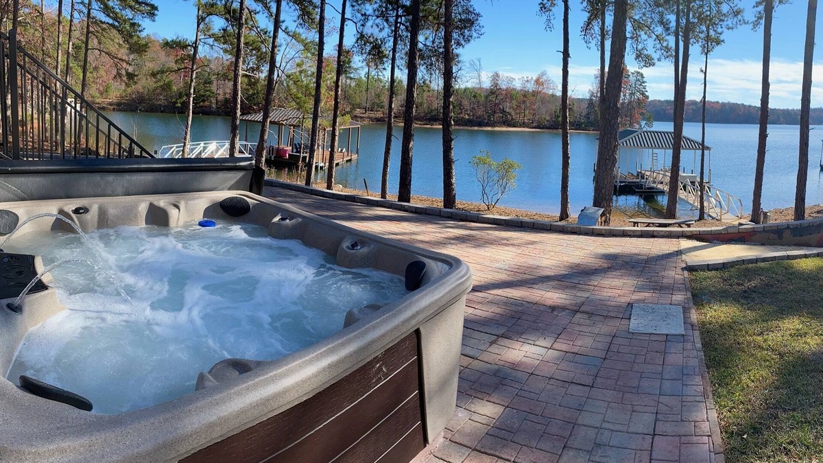 Seneca House | Aloha! Paradise On Keowee with Hot Tub & Dock