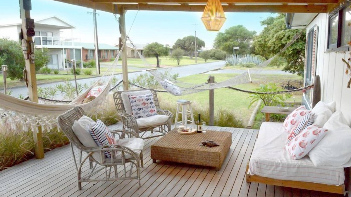 Silver Sands House | Aloha Silver Sands, sea and vines