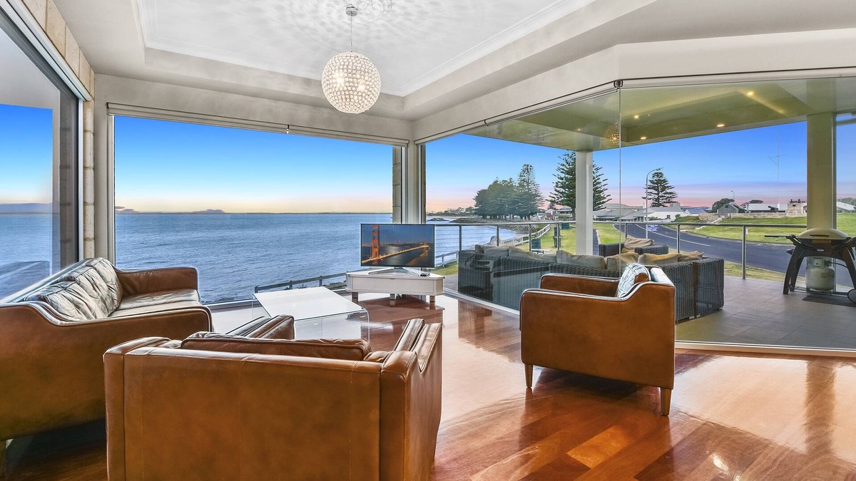 Waterhouse Apartment | Aloha Waterfront Properties