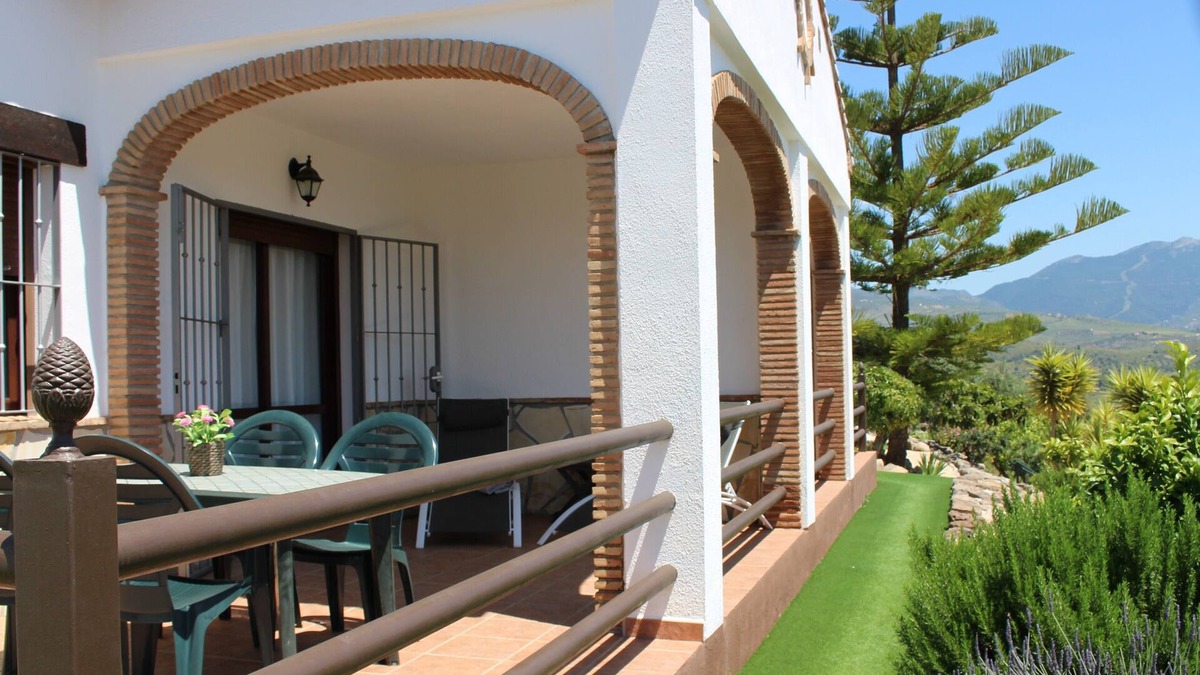 Vinuela House | Alojamientos Huetor