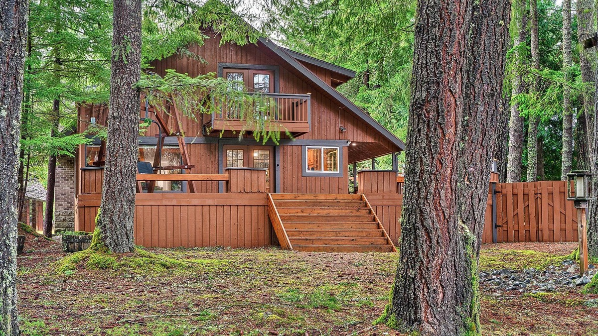 Enumclaw Ski Chalet | Alpen Bliss Chalet