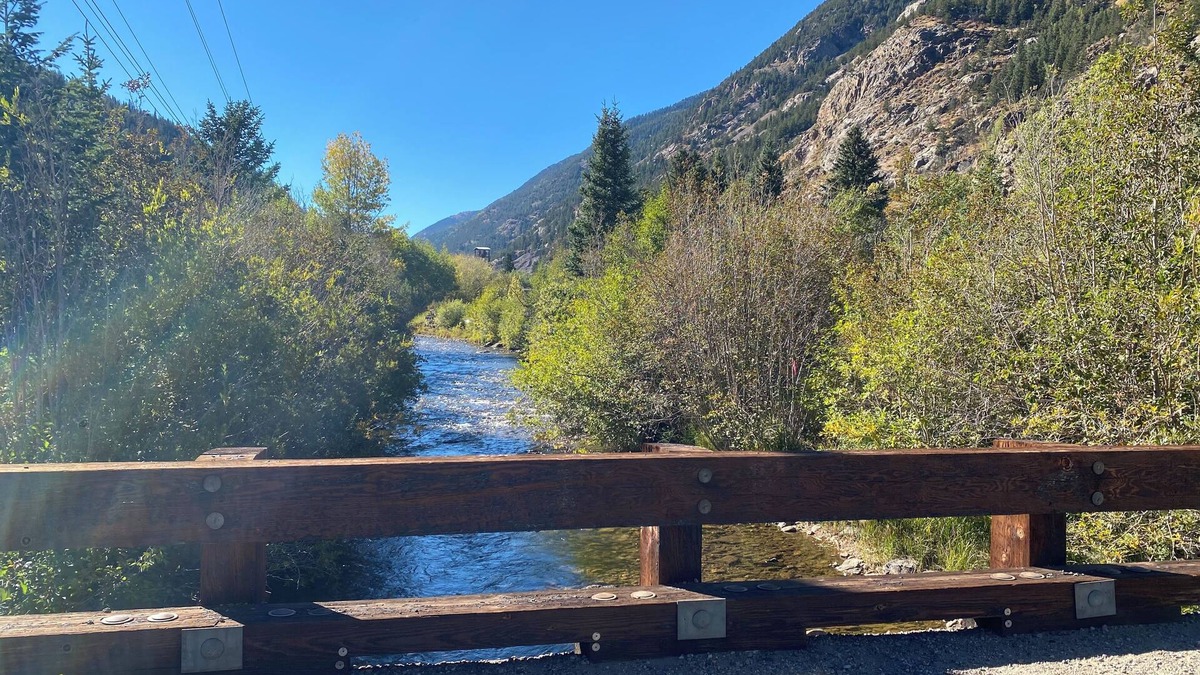 Georgetown Cottage | AlpenGlow Cottage, stream-front in Silver Plume