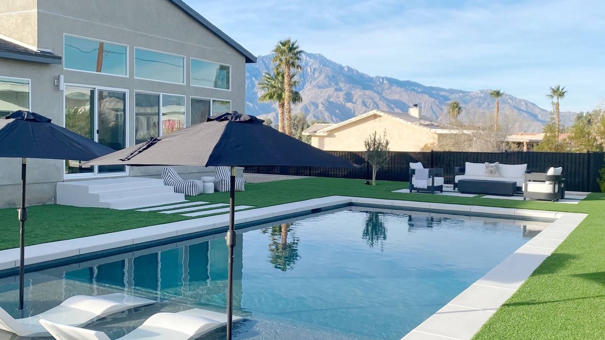 B-Bar-H Ranch House | Alpenglow House | Mid Century Sanctuary North of Palm Springs 🌵