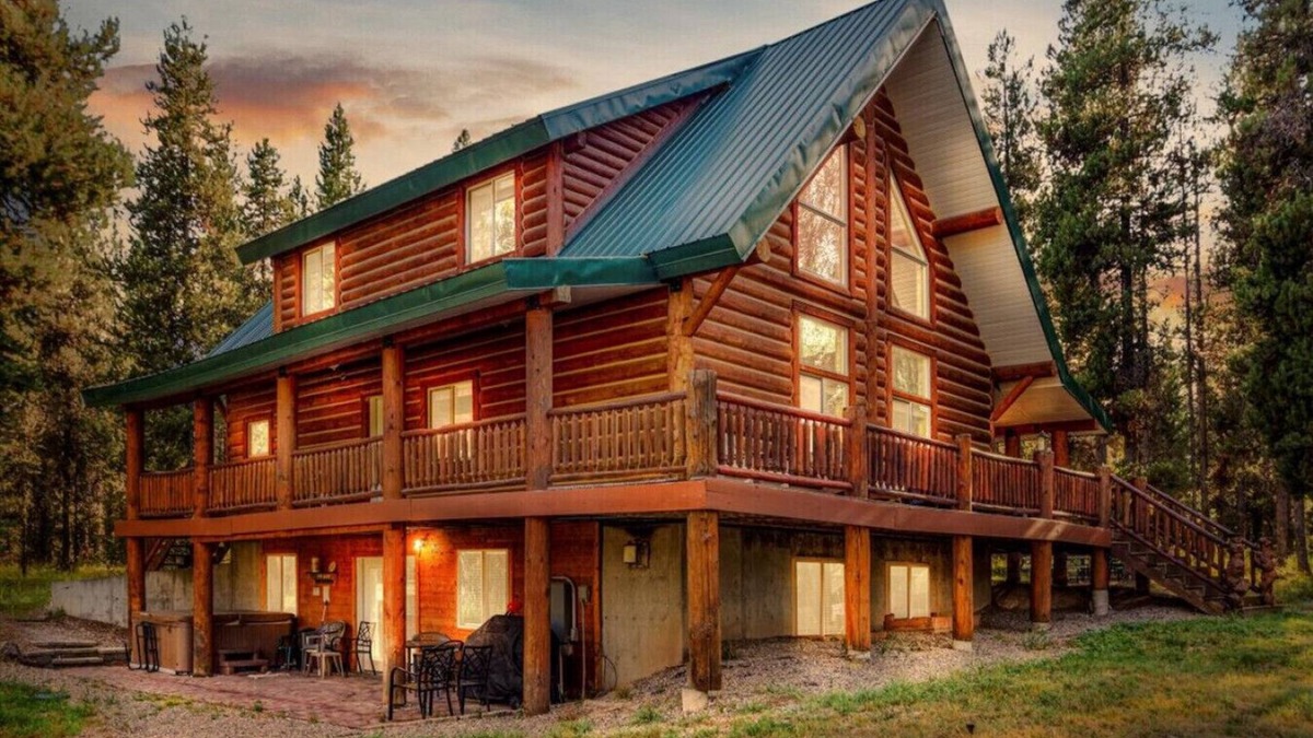Island Park Cabin | Alpenglow Retreat | Hot Tub | 2 Cabins
