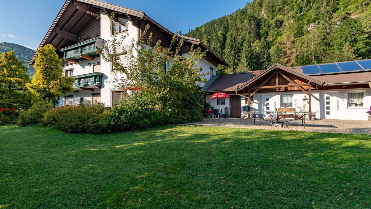 Agsdorf Apartment | Alpenrose Apartment 4 by Interhome