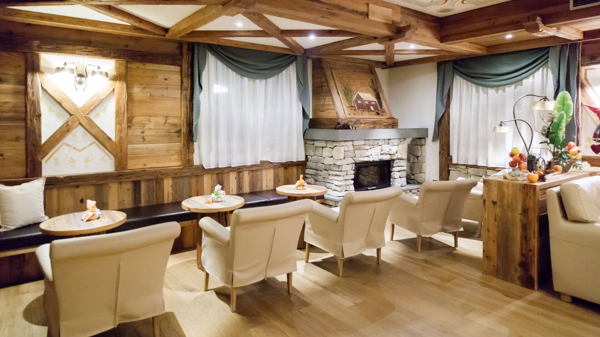 Dimaro Hotel | AlpHoliday Dolomiti Wellness