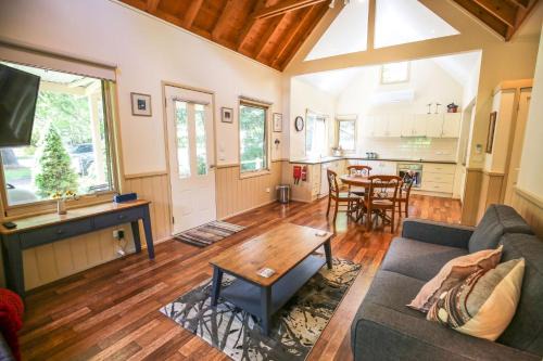 Harrietville Apartment | Alpine Arnica Cottage 1