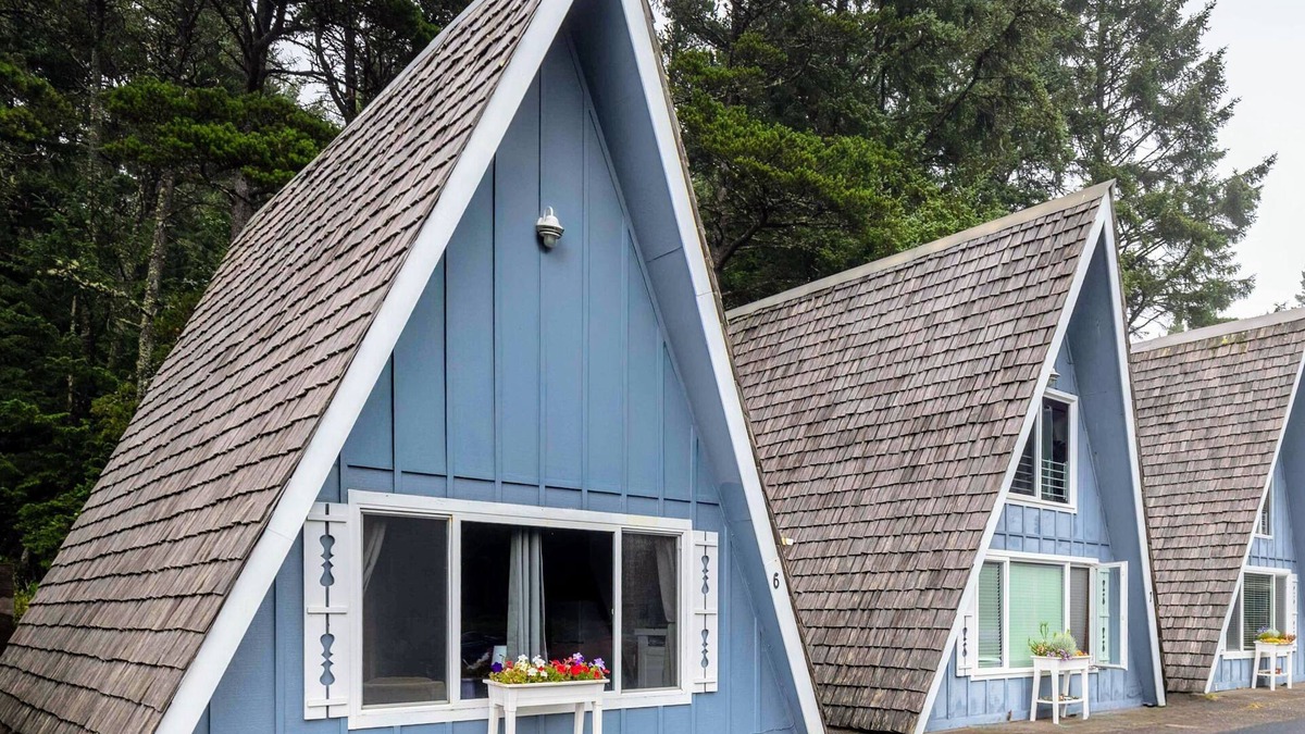 Otter Rock House | Alpine Chalet #6 Full Loft - Otter Rock, OR