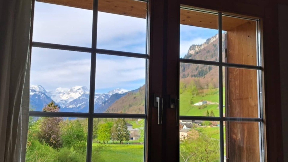 Schwanden House | Alpine Chalet with Mountain Views & Tranquillity