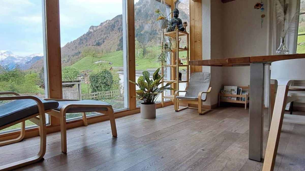 Schwanden House | Alpine Chalet with Mountain Views & Tranquillity