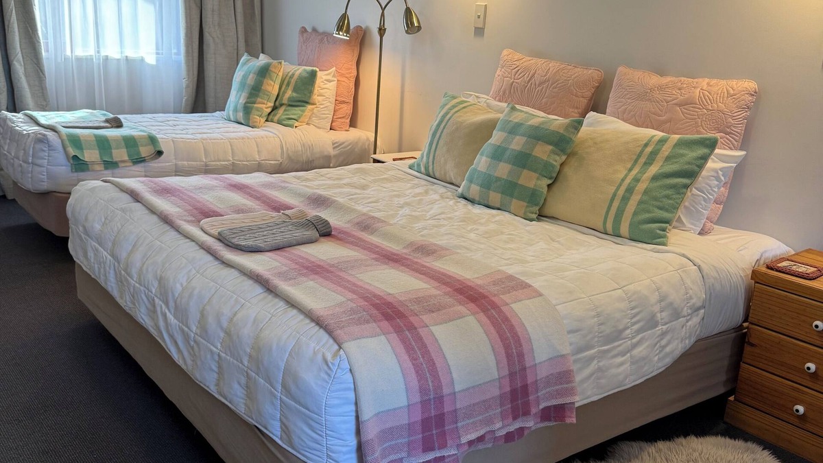 Glenorchy Apartment | Alpine haven in Spectacular Glenorchy.nn