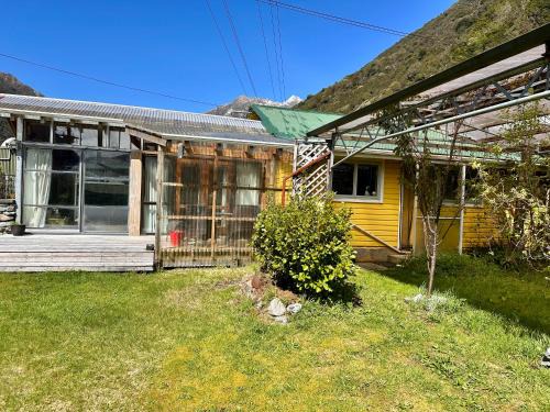 Otira House | Alpine House, Holiday Home, Sleeps 8, Super Cosy