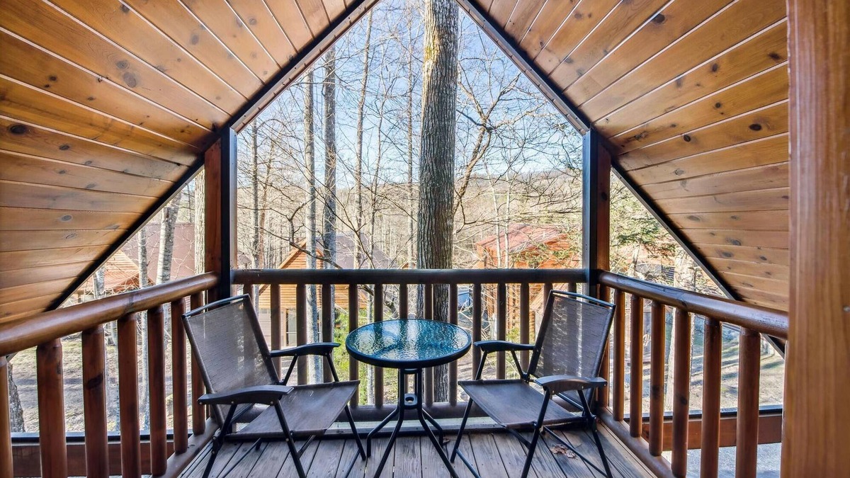 White Oak Lodge Cabin | Alpine Spirit - Smoky Mountain Family Fun!