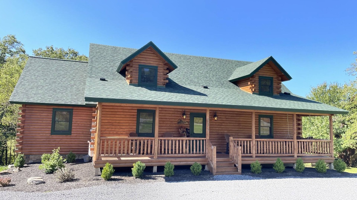 McHenry House | Alpine Valley | New Build + Hot Tub & Near Wisp!