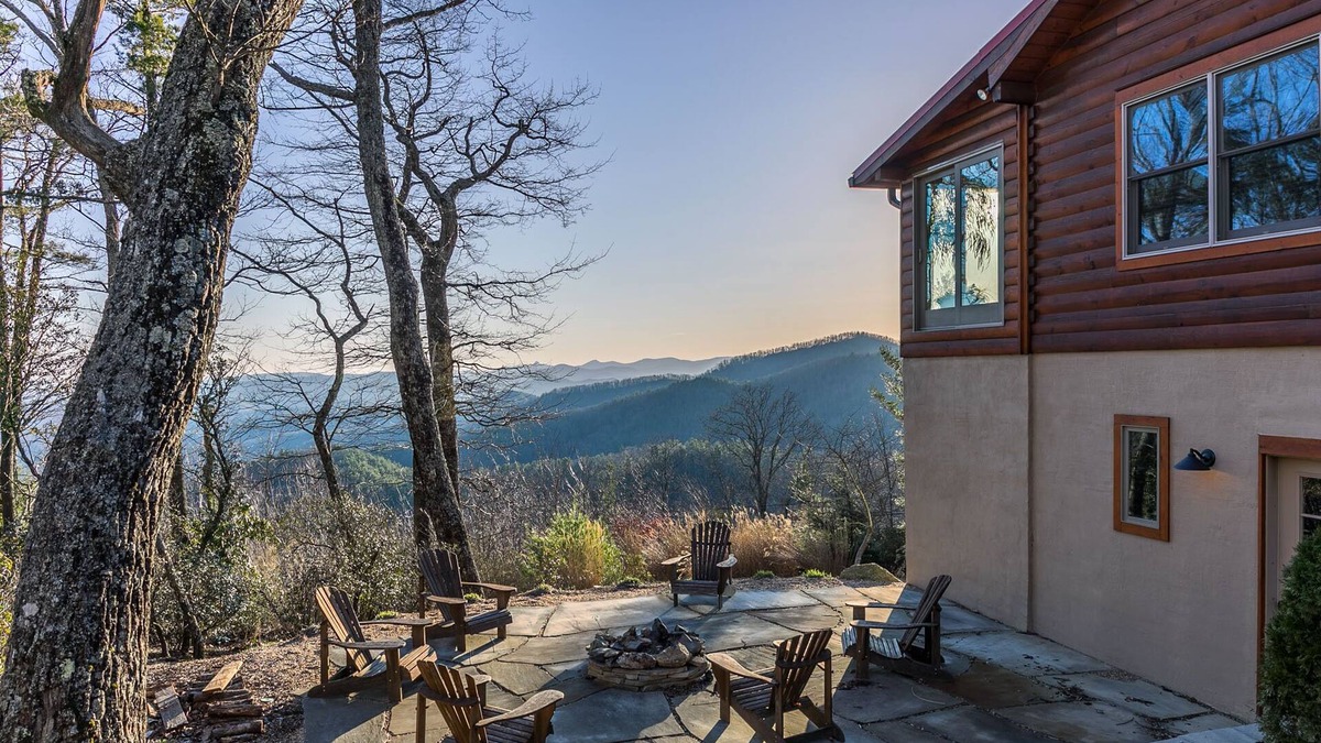 Apple Ridge Cabin | Alpine Vista - Blowing Rock Cabin with hot tub, Theater, Sauna, Views
