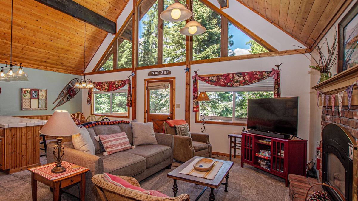 Comstock Acres House | Alpine Welcome by Hauserman Rental Group